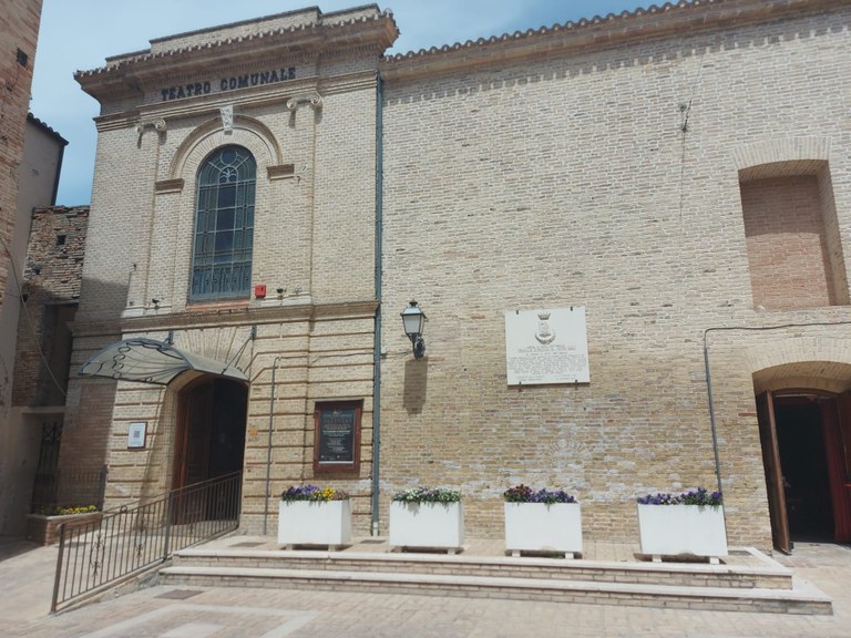 Esterno Teatro Comunale di Città Sant'Angelo.jpg Esterno Teatro Comunale di Città Sant'Angelo.jpg