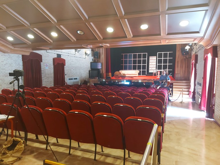 Interno Teatro Comunale di Città S.Angelo.jpg Interno Teatro Comunale di Città S.Angelo.jpg